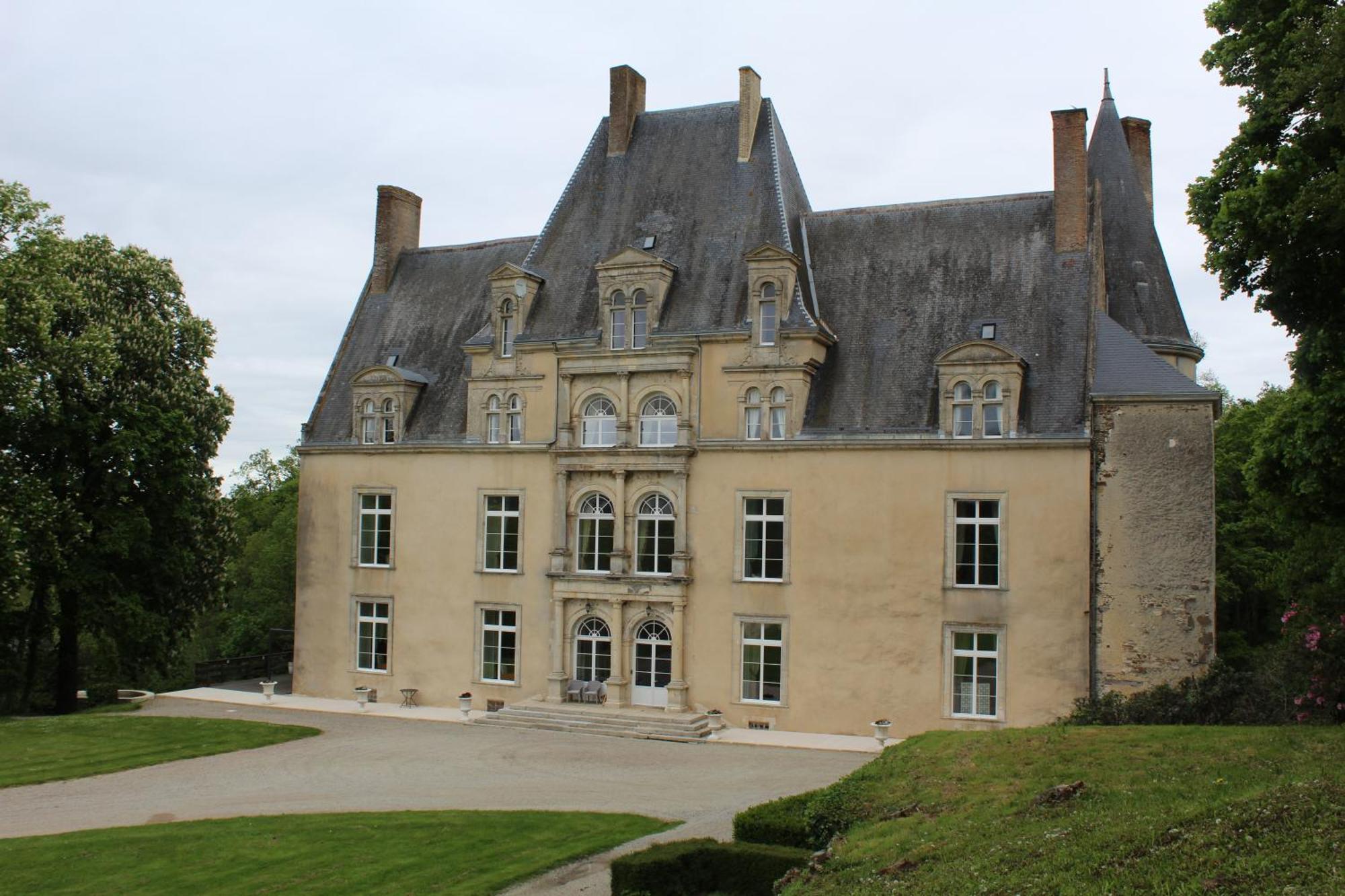 Chateau De La Lucaziere Mont-Saint-Jean (Sarthe) Exterior foto