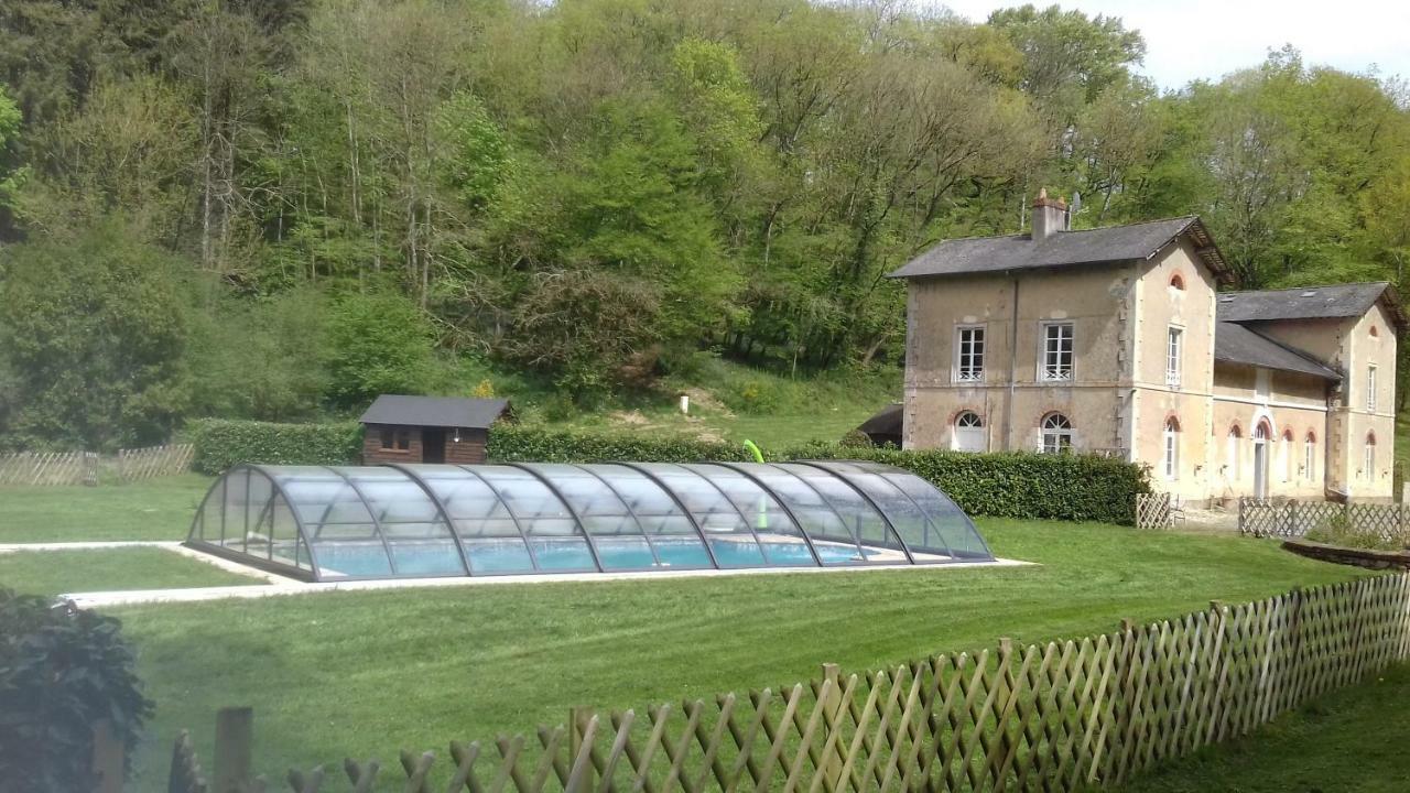 Chateau De La Lucaziere Mont-Saint-Jean (Sarthe) Exterior foto