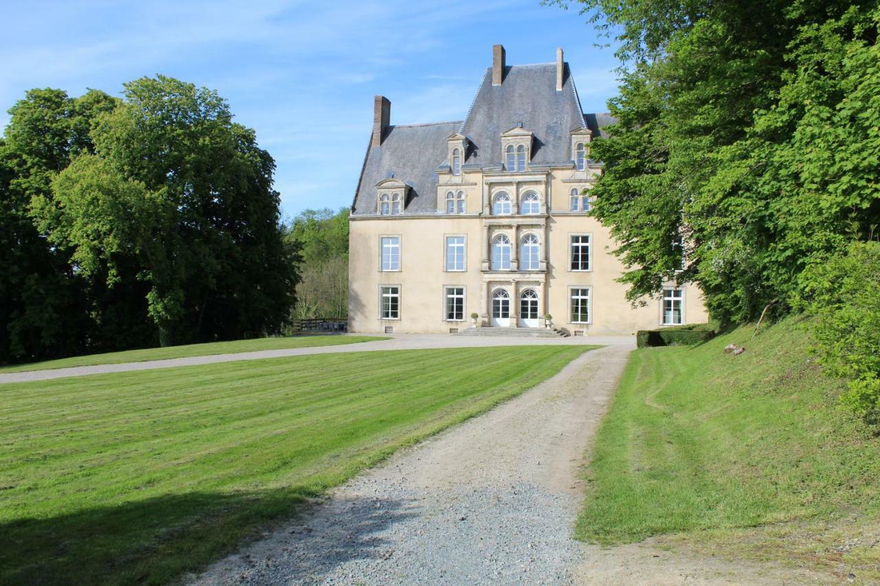 Chateau De La Lucaziere Mont-Saint-Jean (Sarthe) Exterior foto