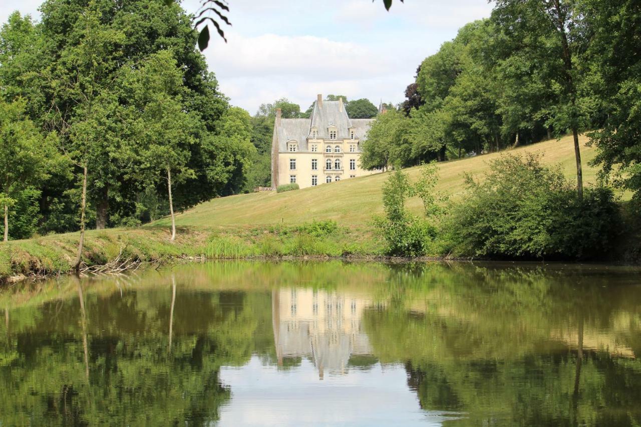 Chateau De La Lucaziere Mont-Saint-Jean  Exterior foto